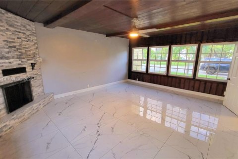 Apartment in Hallandale Beach, Florida 2 bedrooms, 148.64 sq.m. № 2242439 - photo 9