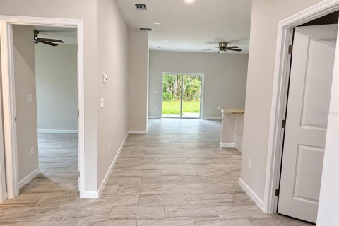 Commercial property in Port Charlotte, Florida 6 bedrooms, 222.97 sq.m. № 2431170 - photo 10