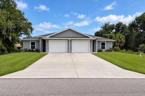 Commercial property in Port Charlotte, Florida 6 bedrooms, 222.97 sq.m. № 2431170