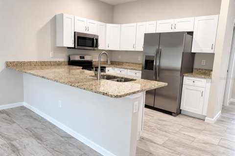 Commercial property in Port Charlotte, Florida 6 bedrooms, 222.97 sq.m. № 2431170 - photo 11