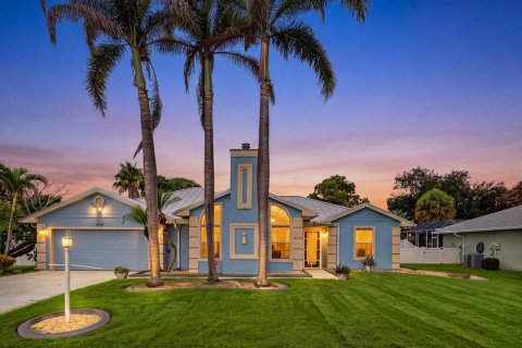 Casa en Port St. Lucie, Florida 3 dormitorios, 171.31 m2 № 2307741