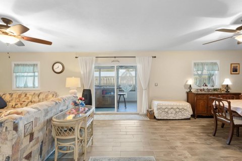 House in Stuart, Florida 3 bedrooms, 187.85 sq.m. № 2192903 - photo 10