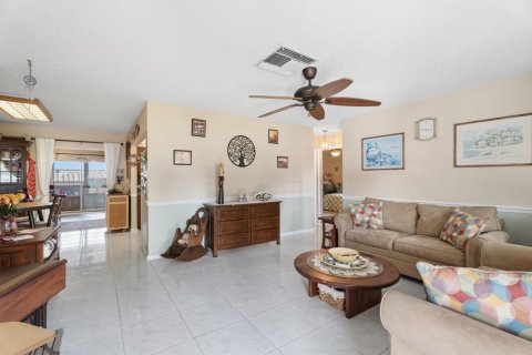 House in Stuart, Florida 3 bedrooms, 187.85 sq.m. № 2192903 - photo 4
