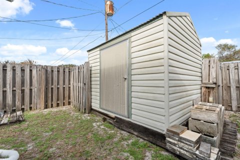 House in Stuart, Florida 3 bedrooms, 187.85 sq.m. № 2192903 - photo 22