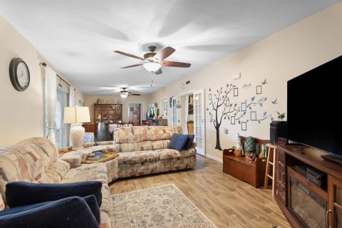 House in Stuart, Florida 3 bedrooms, 187.85 sq.m. № 2192903 - photo 5