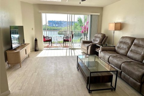 Condo in Englewood, Florida, 2 bedrooms  № 1551517 - photo 3