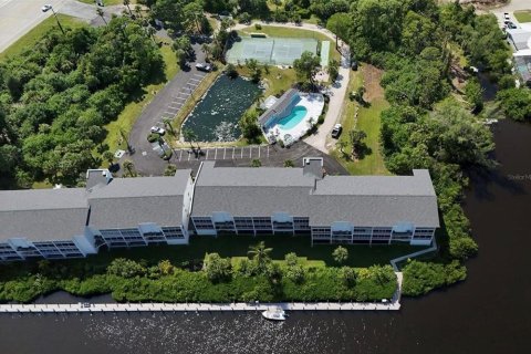 Condo in Englewood, Florida, 2 bedrooms  № 1551517 - photo 1