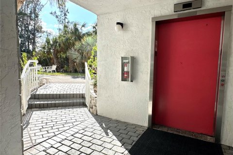 Condo in Englewood, Florida, 2 bedrooms  № 1551517 - photo 13