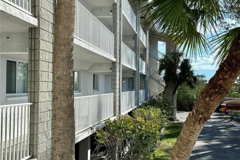 Condo in Englewood, Florida, 2 bedrooms  № 1551517 - photo 28