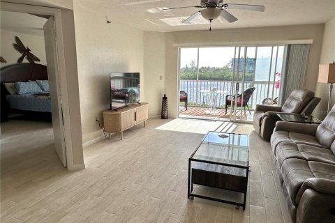 Condo in Englewood, Florida, 2 bedrooms  № 1551517 - photo 4