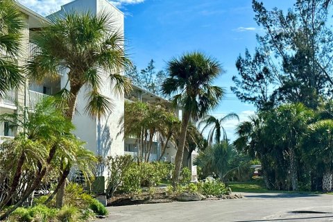 Condo in Englewood, Florida, 2 bedrooms  № 1551517 - photo 24