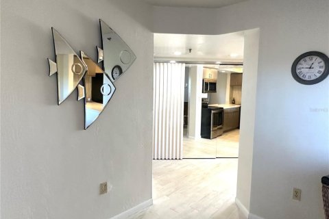 Condo in Englewood, Florida, 2 bedrooms  № 1551517 - photo 9