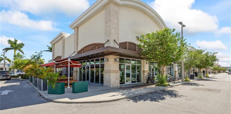 Commercial property in Seminole, Florida № 1759967