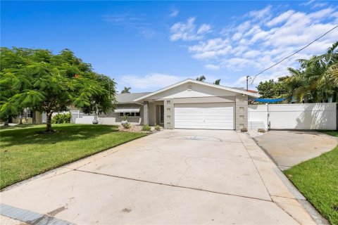 Villa ou maison à Saint Petersburg, Floride 3 chambres, 149.29 m2 № 2339680