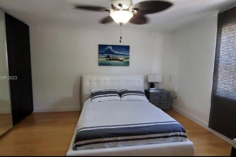 Apartamento en alquiler en Miami Beach, Florida, 1 dormitorio, 52.95 m2 № 1937055 - foto 2
