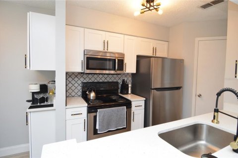 Condo in Tampa, Florida, 1 bedroom  № 1916316 - photo 6