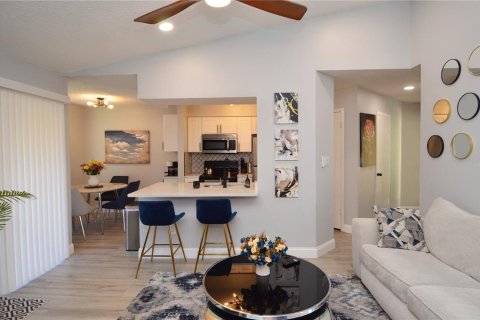 Condo in Tampa, Florida, 1 bedroom  № 1916316 - photo 11