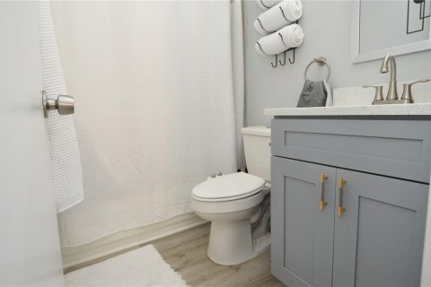 Condo in Tampa, Florida, 1 bedroom  № 1916316 - photo 25