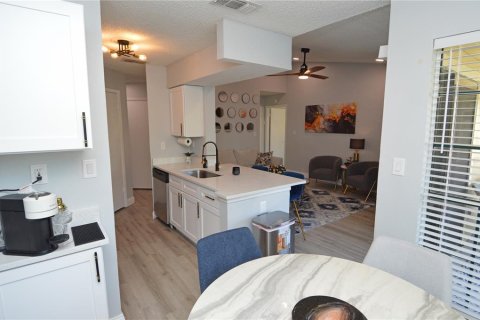 Condo in Tampa, Florida, 1 bedroom  № 1916316 - photo 13