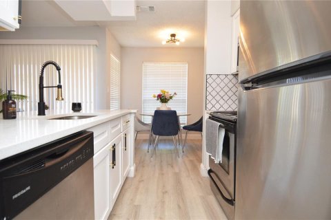 Condo in Tampa, Florida, 1 bedroom  № 1916316 - photo 10