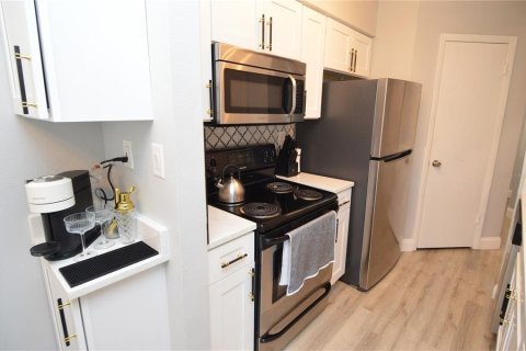 Condo in Tampa, Florida, 1 bedroom  № 1916316 - photo 7