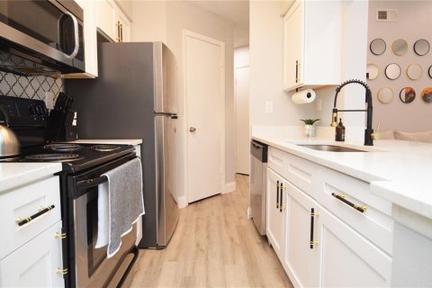 Condo in Tampa, Florida, 1 bedroom  № 1916316 - photo 8