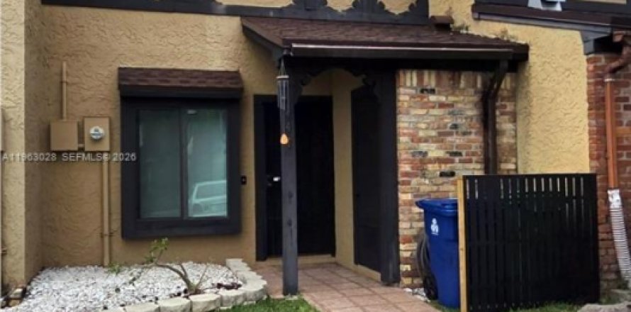 Townhouse in Sunrise, Florida 3 bedrooms, 142.14 sq.m. № 2038270