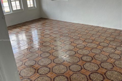 Casa en alquiler en Miami Gardens, Florida, 4 dormitorios, 138.89 m2 № 1988398 - foto 20