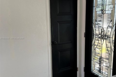 Casa en alquiler en Miami Gardens, Florida, 4 dormitorios, 138.89 m2 № 1988398 - foto 26