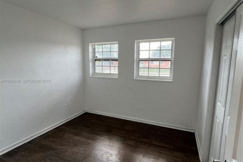 Casa en alquiler en Miami Gardens, Florida, 4 dormitorios, 138.89 m2 № 1988398 - foto 11