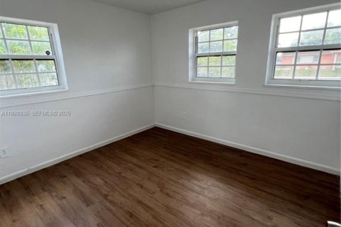 Casa en alquiler en Miami Gardens, Florida, 4 dormitorios, 138.89 m2 № 1988398 - foto 12