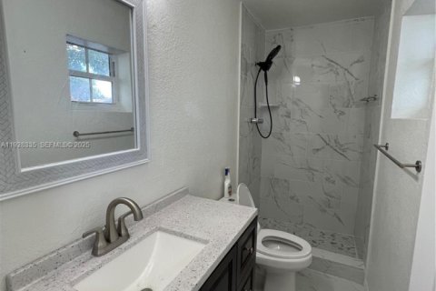 Casa en alquiler en Miami Gardens, Florida, 4 dormitorios, 138.89 m2 № 1988398 - foto 14