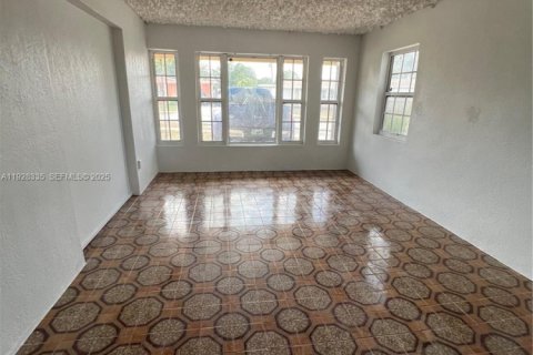 Casa en alquiler en Miami Gardens, Florida, 4 dormitorios, 138.89 m2 № 1988398 - foto 22