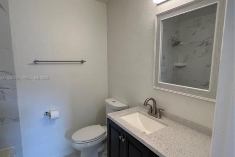 Casa en alquiler en Miami Gardens, Florida, 4 dormitorios, 138.89 m2 № 1988398 - foto 17