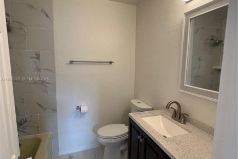 Casa en alquiler en Miami Gardens, Florida, 4 dormitorios, 138.89 m2 № 1988398 - foto 15