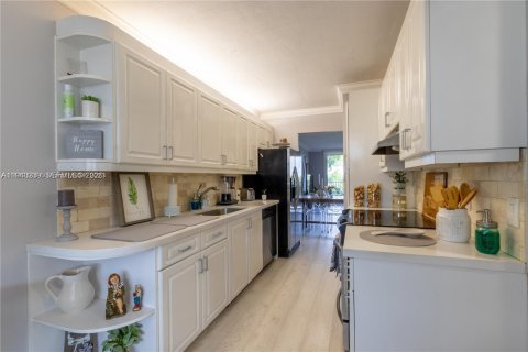 Copropriété à louer à Plantation, Floride: 2 chambres, 94.3 m2 № 1999552 - photo 7