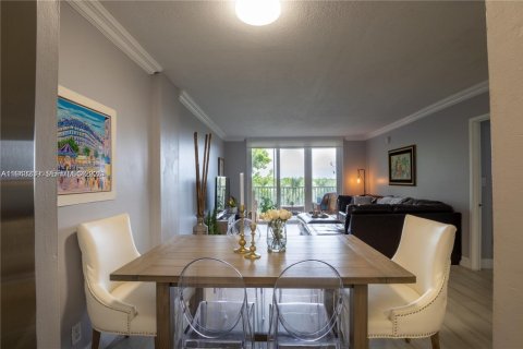 Copropriété à louer à Plantation, Floride: 2 chambres, 94.3 m2 № 1999552 - photo 5