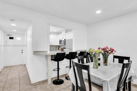 Apartment in Dania Beach, Florida 1 bedroom, 79.9 sq.m. № 1985748 - photo 13