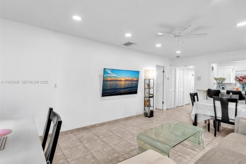 Apartment in Dania Beach, Florida 1 bedroom, 79.9 sq.m. № 1985748 - photo 17