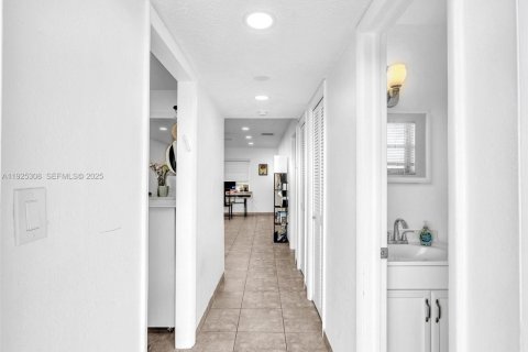 Apartment in Dania Beach, Florida 1 bedroom, 79.9 sq.m. № 1985748 - photo 3