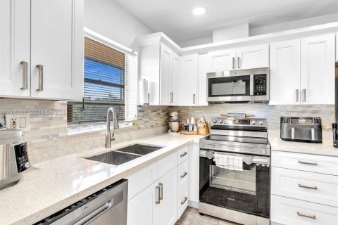 Apartment in Dania Beach, Florida 1 bedroom, 79.9 sq.m. № 1985748 - photo 8