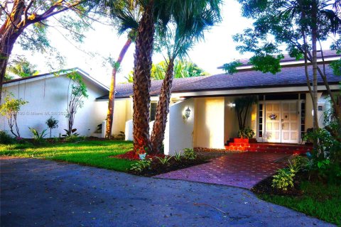House in Palmetto Bay, Florida 4 bedrooms, 263.29 sq.m. № 1814111 - photo 2