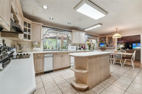House in Palmetto Bay, Florida 4 bedrooms, 263.29 sq.m. № 1814111 - photo 13