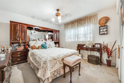 House in Palmetto Bay, Florida 4 bedrooms, 263.29 sq.m. № 1814111 - photo 12