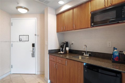 Condo in Sunny Isles Beach, Florida, 2 bedrooms  № 1706555 - photo 16