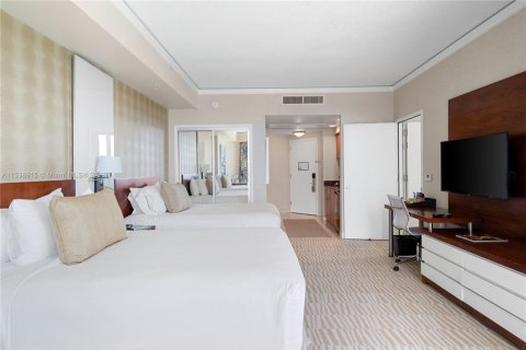 Condo in Sunny Isles Beach, Florida, 2 bedrooms  № 1706555 - photo 18