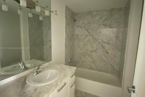 Condo in Miami, Florida  № 1895799 - photo 6