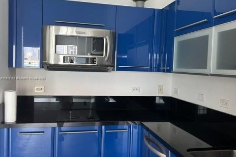 Condo in Miami, Florida  № 1895799 - photo 5