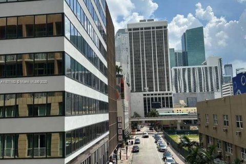 Condo in Miami, Florida  № 1895799 - photo 11