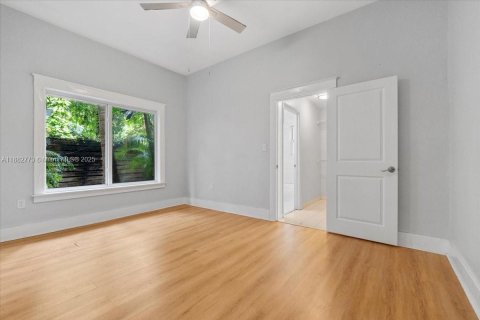 Снять в аренду виллу или дом в Майами, Флорида 2 спальни, 183.39м2, № 1931959 - фото 23